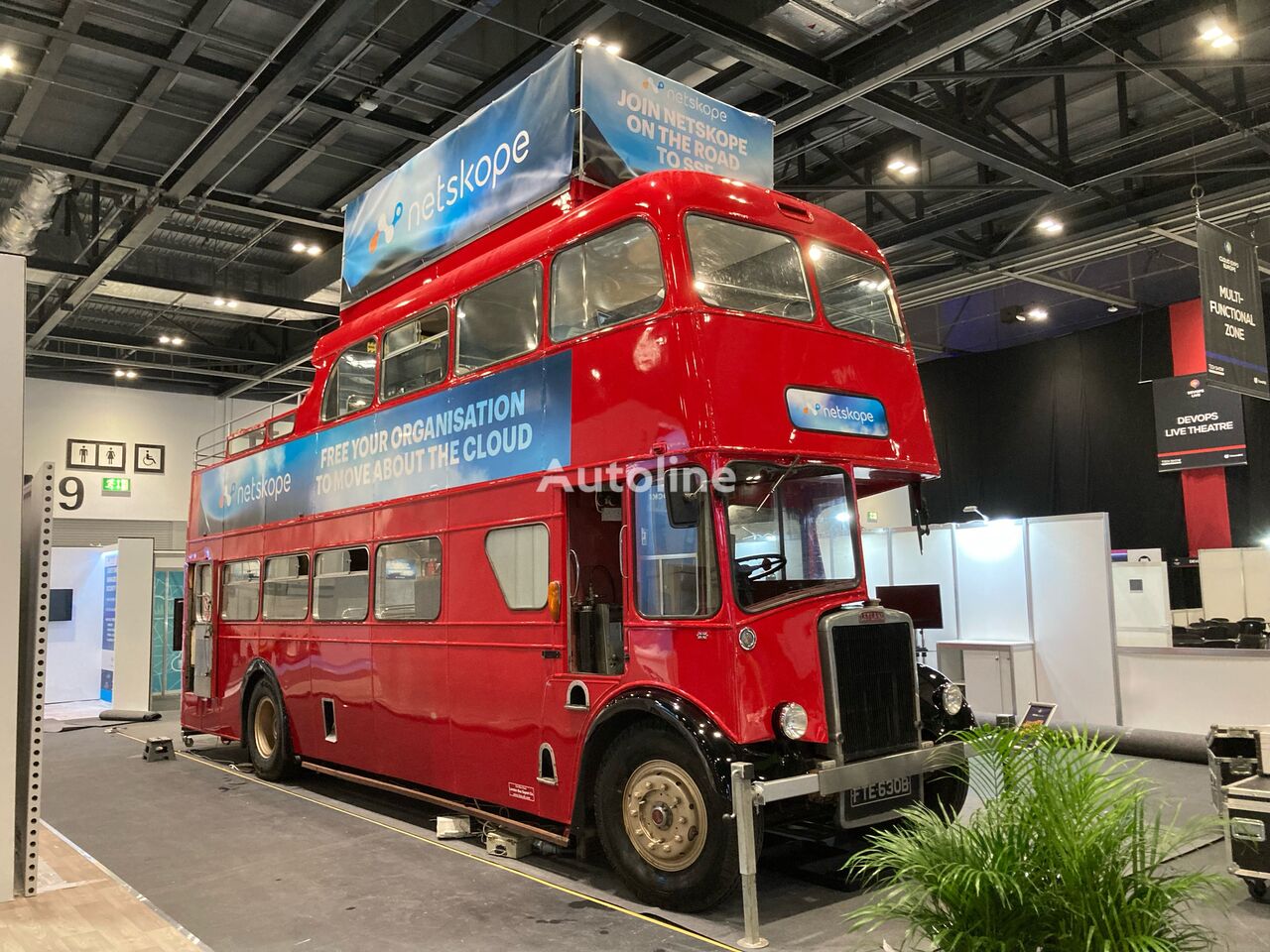 الحافلة ذات الطابقين Leyland PD3 British Triple-Decker Bus Promotional Exhibition