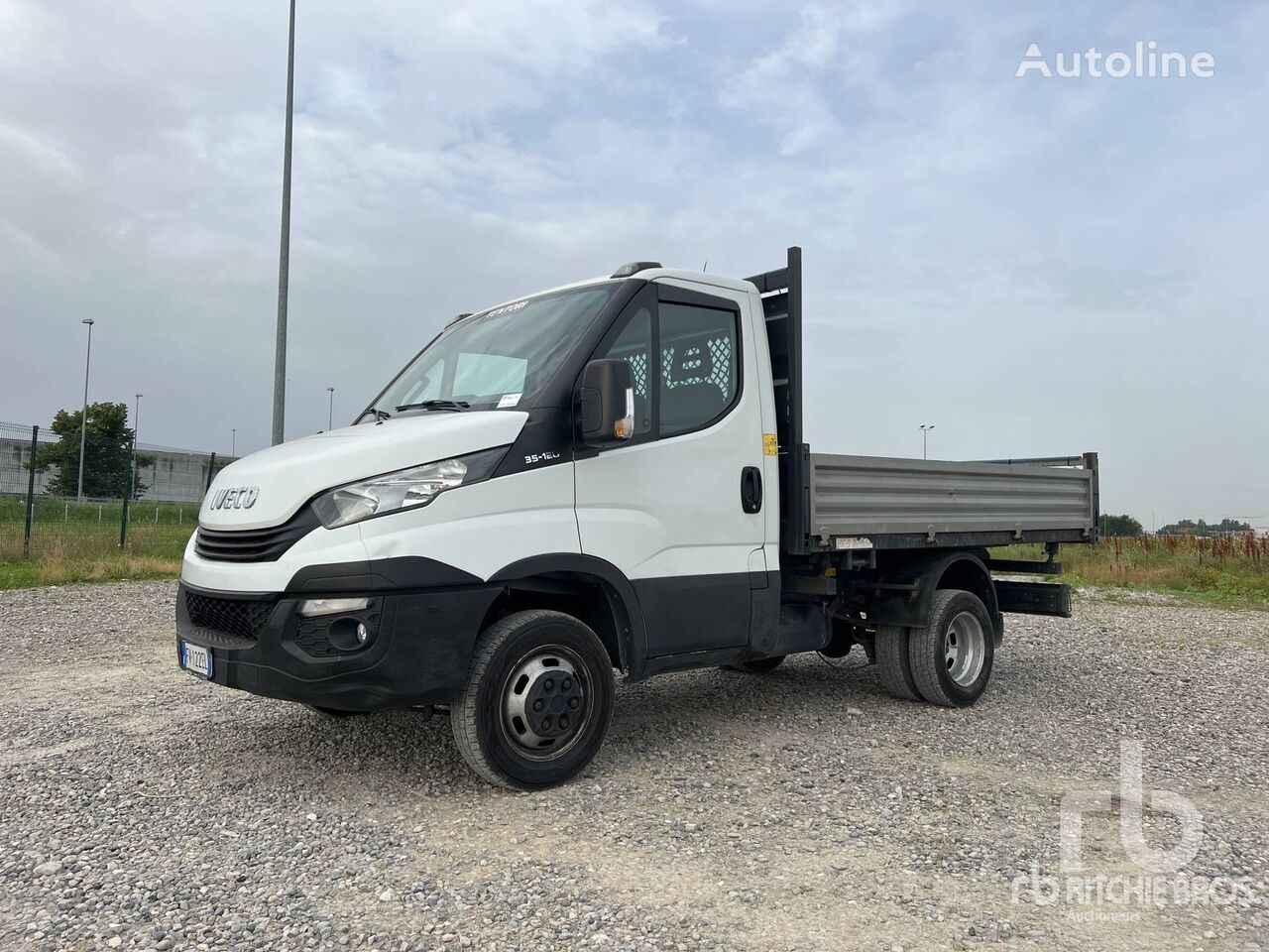 شاحنة قلابة IVECO DAILY 35-120