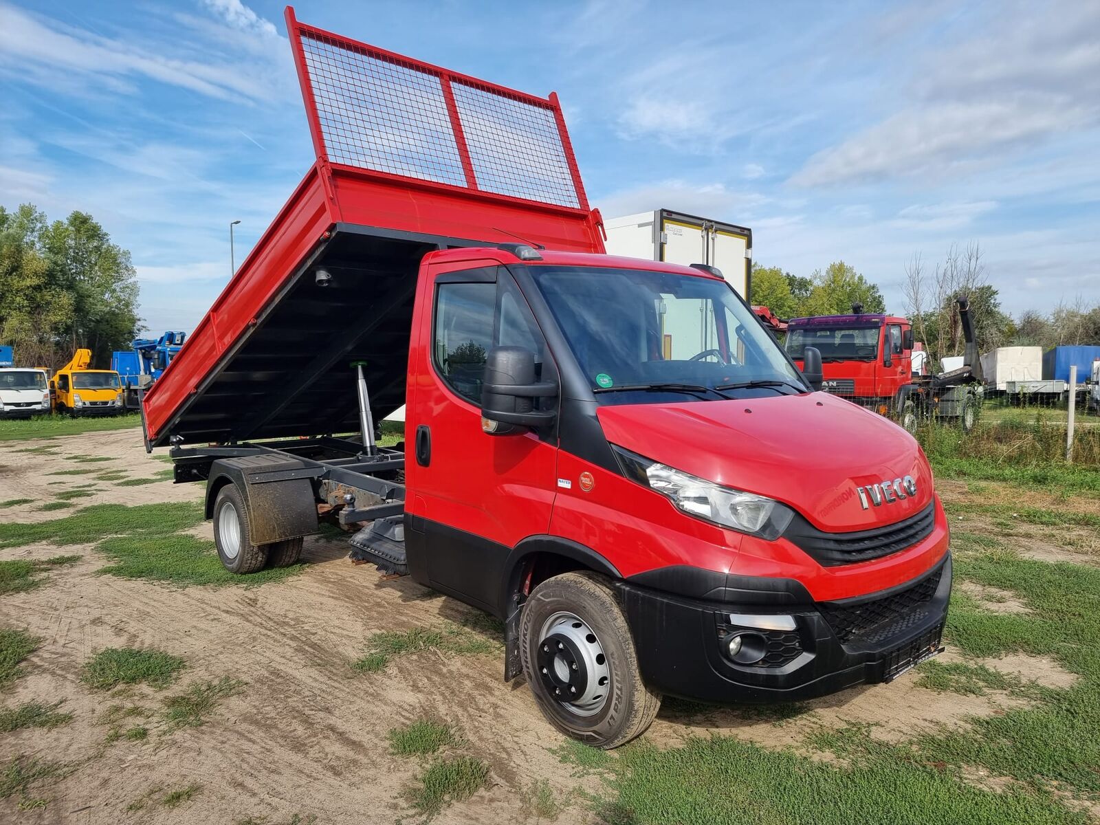 شاحنة قلابة IVECO Daily 70-180 3 sided tipper